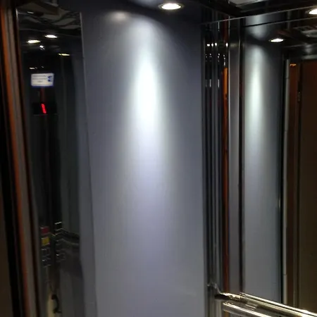 泽费罗斯酒店 酒店 *