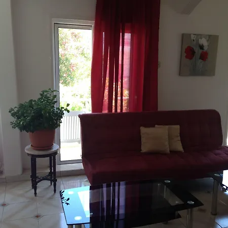 泽费罗斯酒店 *